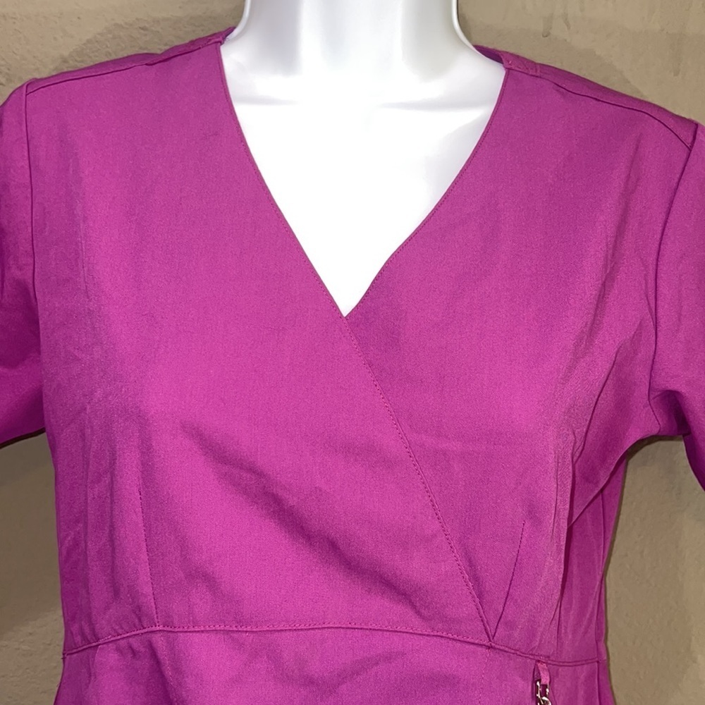 Vera Bradley Scrub Top Size XS - Picture 4 of 8